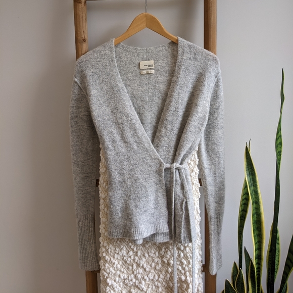 Aritzia Wilfred Free Gigi Wrap Sweater - Picture 2 of 8